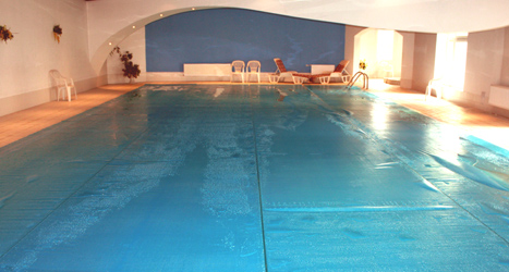  Solární plachta CorniSun na bazén hotelu Sen